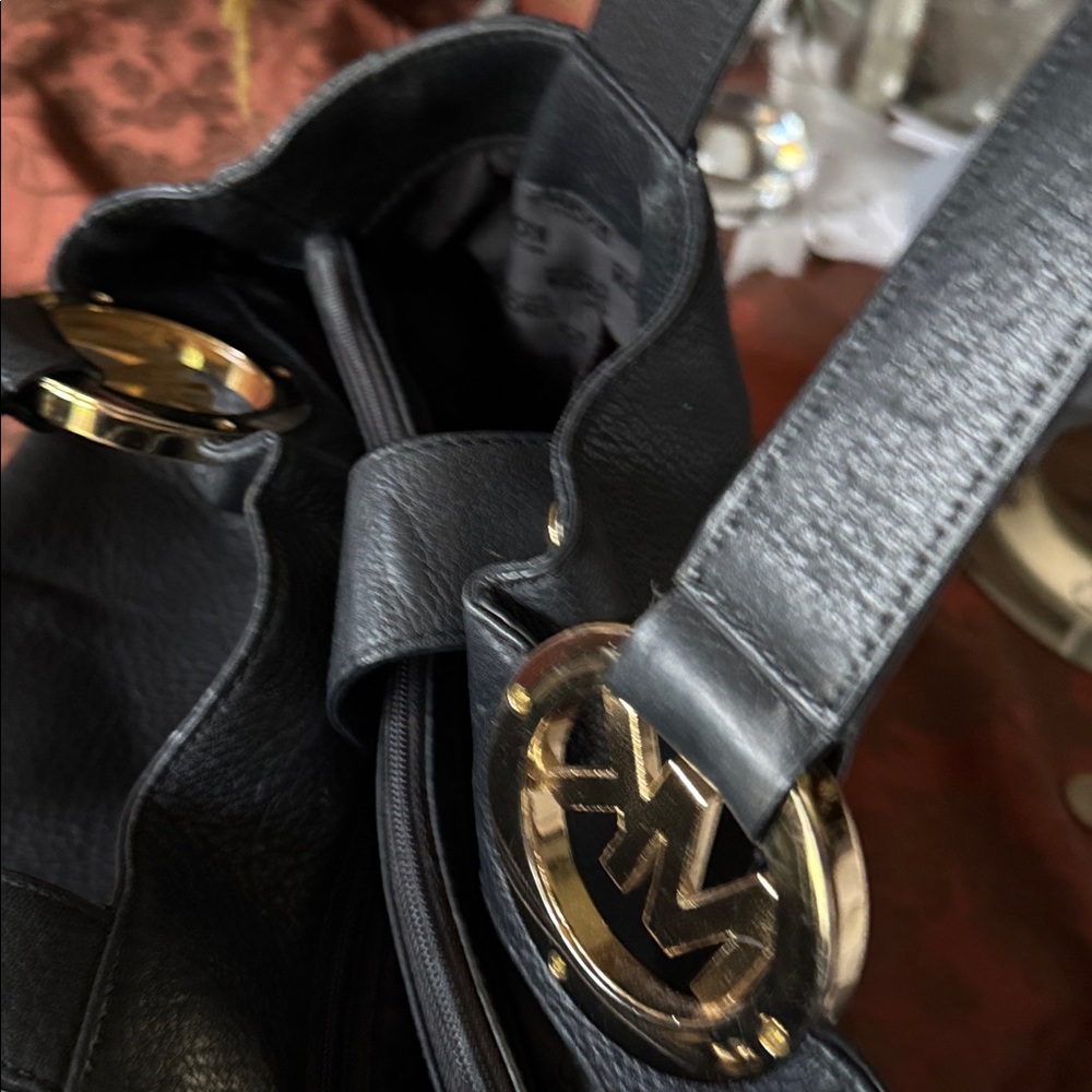 Michael Kors Black Shoulder Bag - Picture 9 of 17